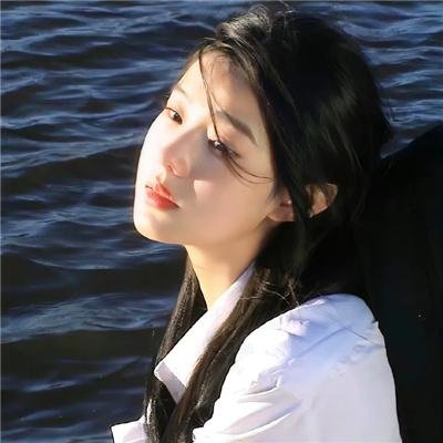 蓝色嘴巴的脸